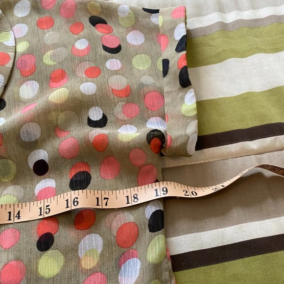 Sheer loose-fitting crop blouse with pearl buttons and waist tie - Picture 8 of 16